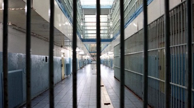 Κρήτη: Ούτε η φυλακή δεν τους σταμάτησε – Συντόνιζαν το κύκλωμα μεταναστών μέσα από τα κάγκελα